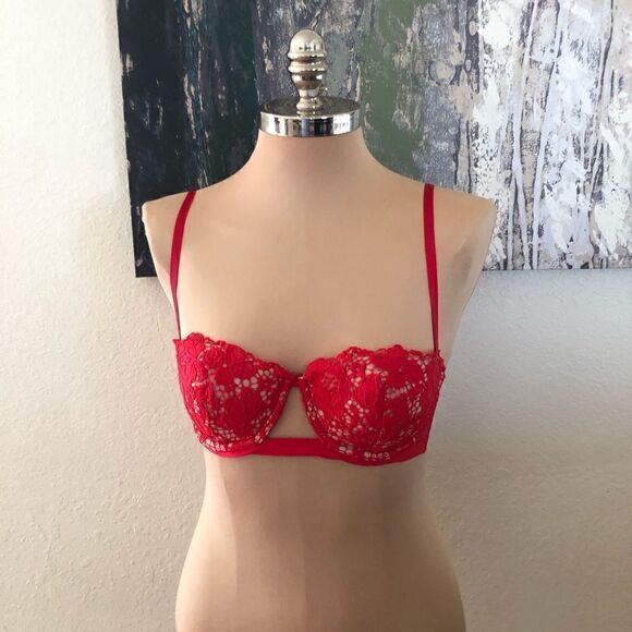 VICTORIA’S SECRET Very Sexy Red Crochet Lined Balconet Bra SIZE 32D - Picture 2 of 11